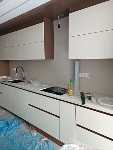 Üst ve alt dolapların birlikte montajı